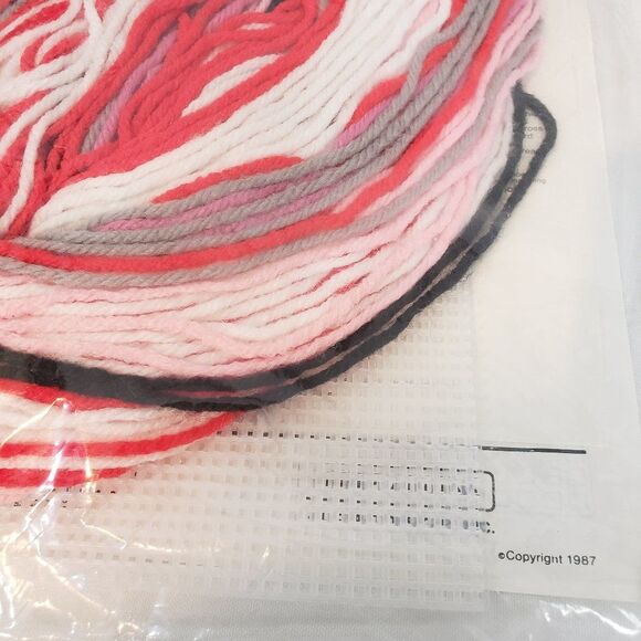 NEW Vintage 80s Easy Beginners Christmas Yarn Santa Claus Craft Kit Hangers - Picture 8 of 8